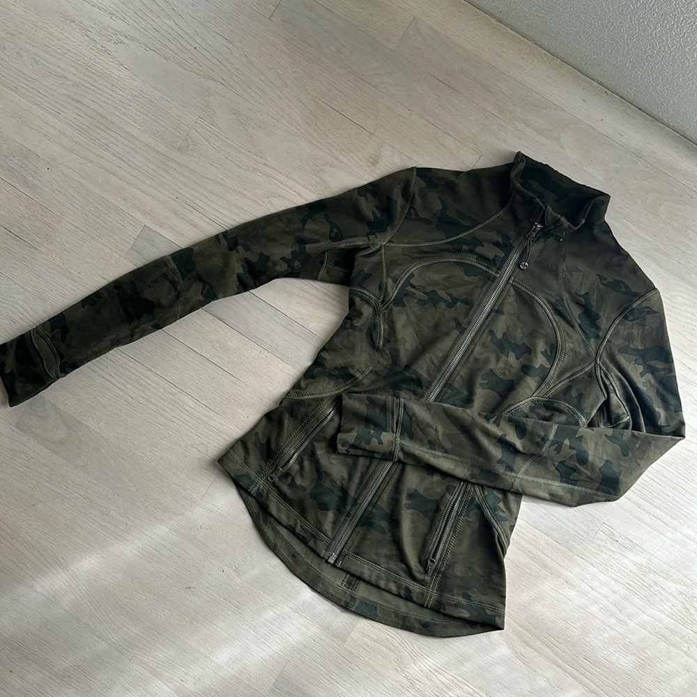 Lululemon camo Define jacket size 6 lightly worn